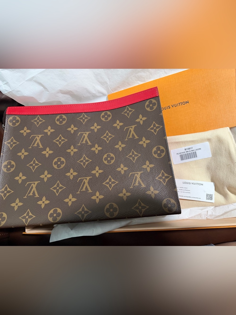 Louis Vuitton Voyager (monogram/red)